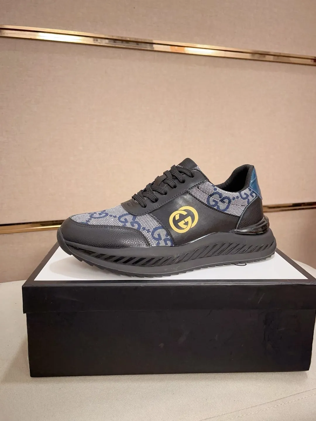 Men's men's shoes💰 462💰🇮🇹🇮🇹GUCCI🔍🔍new models are on sale at the same time at the counter. The uppers🇮🇹 are made of top-grain cowhide imported from Italy. Fully imported genuine leather lining 💪💪, completely 1⃣️ to 1⃣️ replica 🇮🇹💪💪, ⚠ sole: original sole provided by the original factory, exclusive movable molded sole super comfortable, ⚠ original factory follow-up, 🔍🔍 high quality, you can go in and out of the counter at will, welcome to compare⚠. Code number:38-44